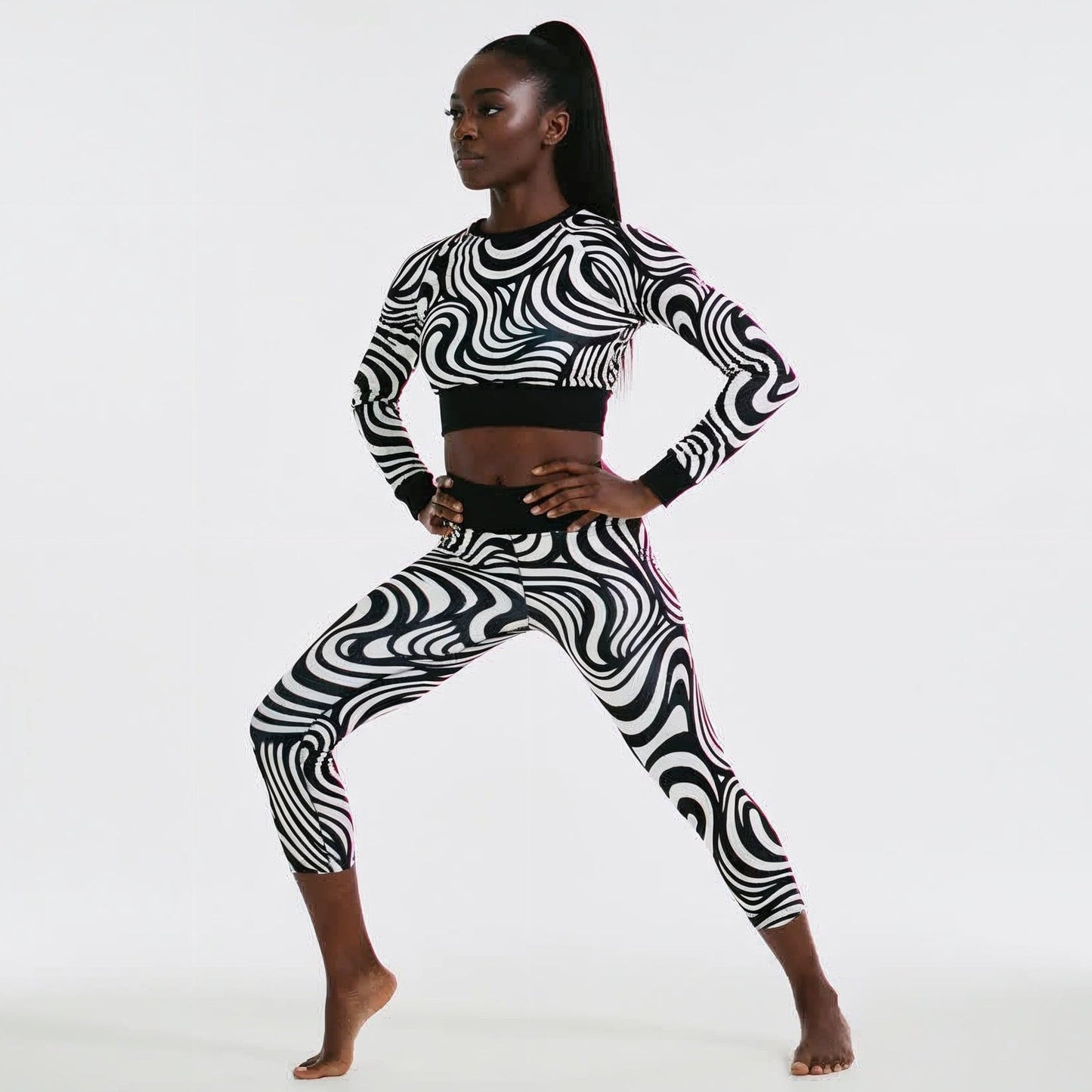 COUNTERPOINT LONG-SLEEVE CROP TOP